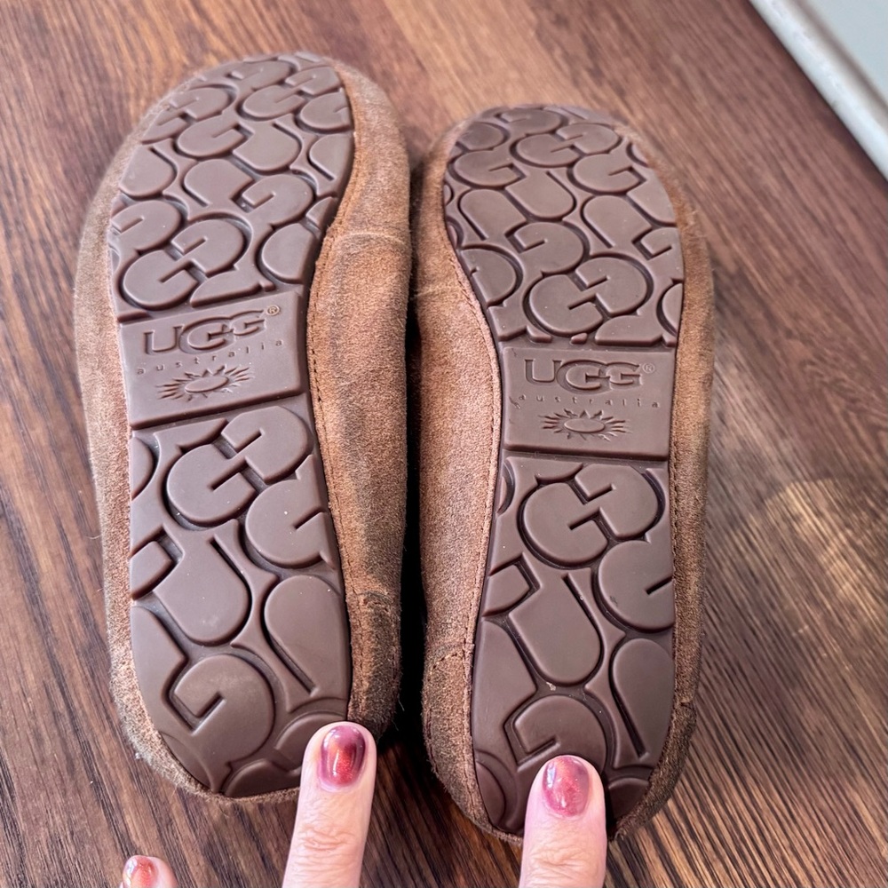 UGG Tan Suede Tassele Moccasin Slipper with White Fleece Lining - Picture 7 of 8